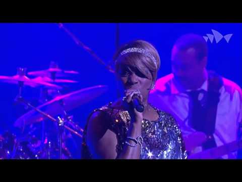 CHIC featuring Nile Rodgers - Everybody Dance - (Live At The House Sídney 2013) HD