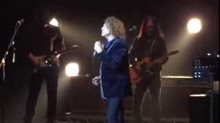 MICK HUCKNALL (Simply Red) singsAMERICAN SOUL:"TELL IT LIKE IT IS"-Hammersmith Apollo,London-28A2013