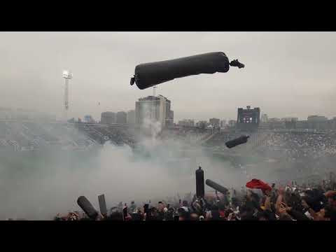 "TREMENDO.ColoColo  , la hinchada popular.." Barra: Garra Blanca • Club: Colo-Colo