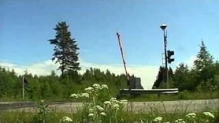 Regional train 782 passes Katajamäki-Maavesi level crossing