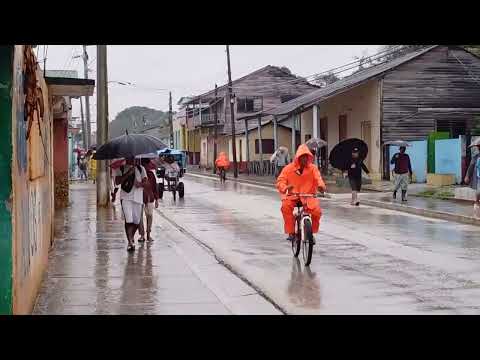 Intensas lluvias inciden en Niquero.