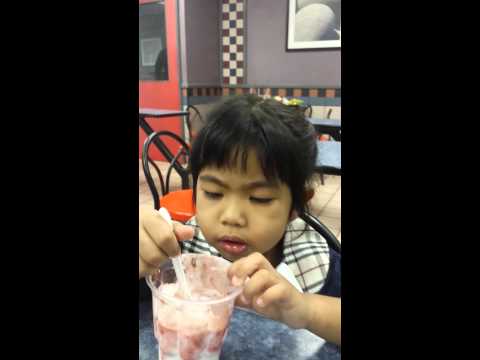 Safiya..lepaking with ice cream..