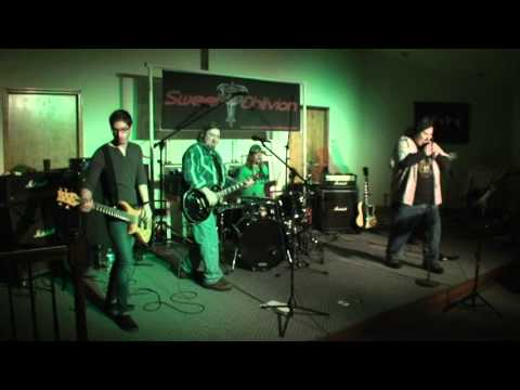 New Jersey's Premier Grunge Tribute Band, Sweet Oblivion performs I Don't Care