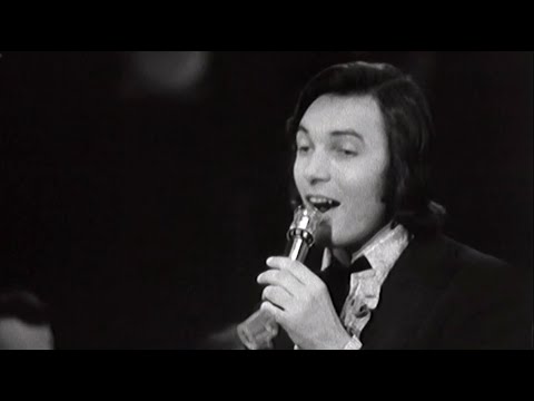 Karel Gott live: Narodil se máj (Československý filmový týdeník č. 48/1971)