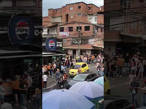 medellín comuna 13#viajero#caleños#ava#shorts#paisas#medellin#antioquia#comuna13#medallo#