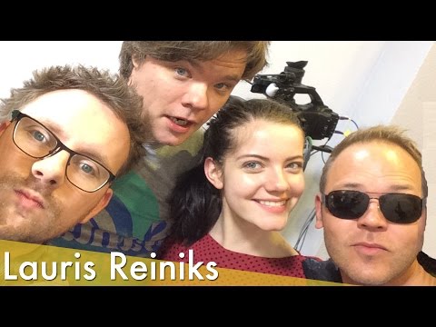 Vai Lauris Reiniks noņems saulesbrilles?