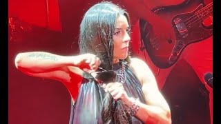 El verdadero significado del corte de pelo de Ruth Lorenzo en medio de su concierto