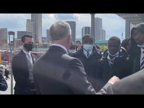 ロンドンの小学生が次期ロンドン市長を直撃！？未来の世代からの厳しい質問 (LONDON SCHOOL KIDS GRILL THE NEXT MAYOR OF LONDON! Hard Questions From The Generation Of The Future)