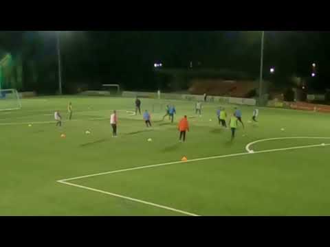 Fussballtraining: Spielform - 4 gegen 4 plus 4 mit Gegenpressing