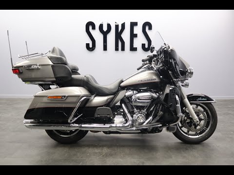 2017 Harley-Davidson FLHTK Touring Ultra Limited Electra Glide in Two Tone Silver