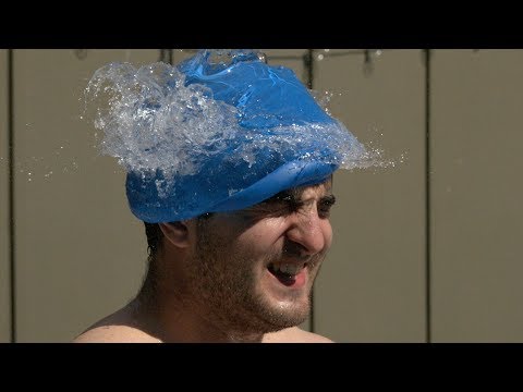 スローモーションでのスイムキャップトリック - The Slow Mo Guys (Swim Cap Trick in Slow Motion - The Slow Mo Guys)