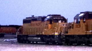 preview picture of video 'Cando, UP, and BNSF Engines at RELCO Locomotives in Twilight'