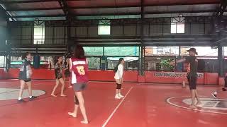 Playtime | Girls vs Junior boys Mafran court