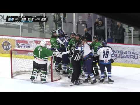 Philippe Charbonneau plaque Keven Veilleux dans le filet + Escarmouche - 04-03-22