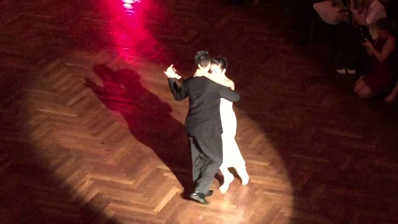 Jonatan Saavedra y Clarisa Aragon bailan "Y mientes todavia" un Tango de Osvaldo Pugliese