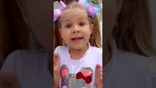 Download lagu Diana and Emlia Explore Dinosaurs and Play with Illusions at Dubai Museum #kidsfunfacts mp3