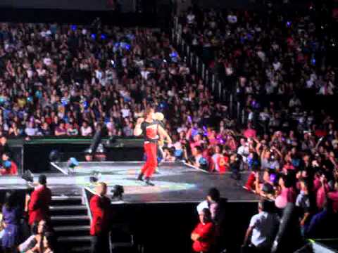 100904 TRAX ft. HEECHUL + SHINEE - UP&DOWN @ SMTOWN LIVE 2010 LA