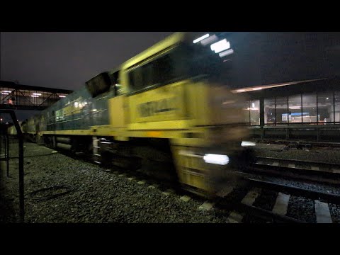 Pacific National NR44 NR91 2MB4 Train west Footscray 