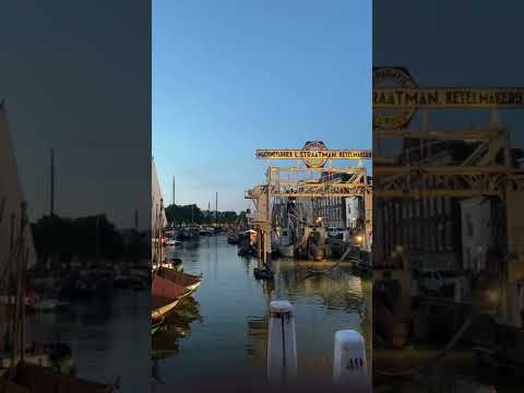 Steam tug whistling at Dordt in Stoom