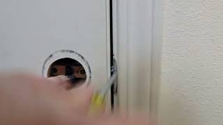 HOW TO OPEN A STUCK DOOR.. HANDLE TURNS BUT BOLT WON