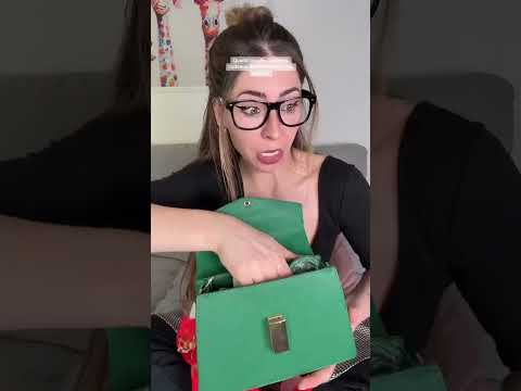 Quand un ado ouvre ses cadeaux de Noël devant ses parents #humour #pourtoi #foryou #noel