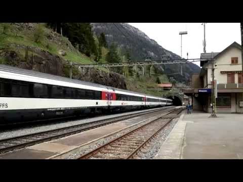SBB Re 460. TRANSITA IN STAZIONE A WASSEN. (CH) 25 - 4 - 2015.