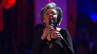 Nancy Wilson -  Someone To Watch Over Me (The USC Galen Center 2007)
