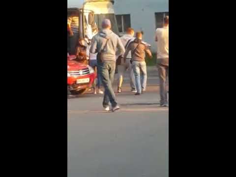 Яростная драка водителей на перекрёстке в Одессе