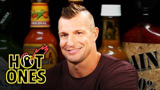 Download lagu Rob Gronkowski Breaks the Gronk-O-Meter While Eating Spicy Wings | Hot Ones mp3