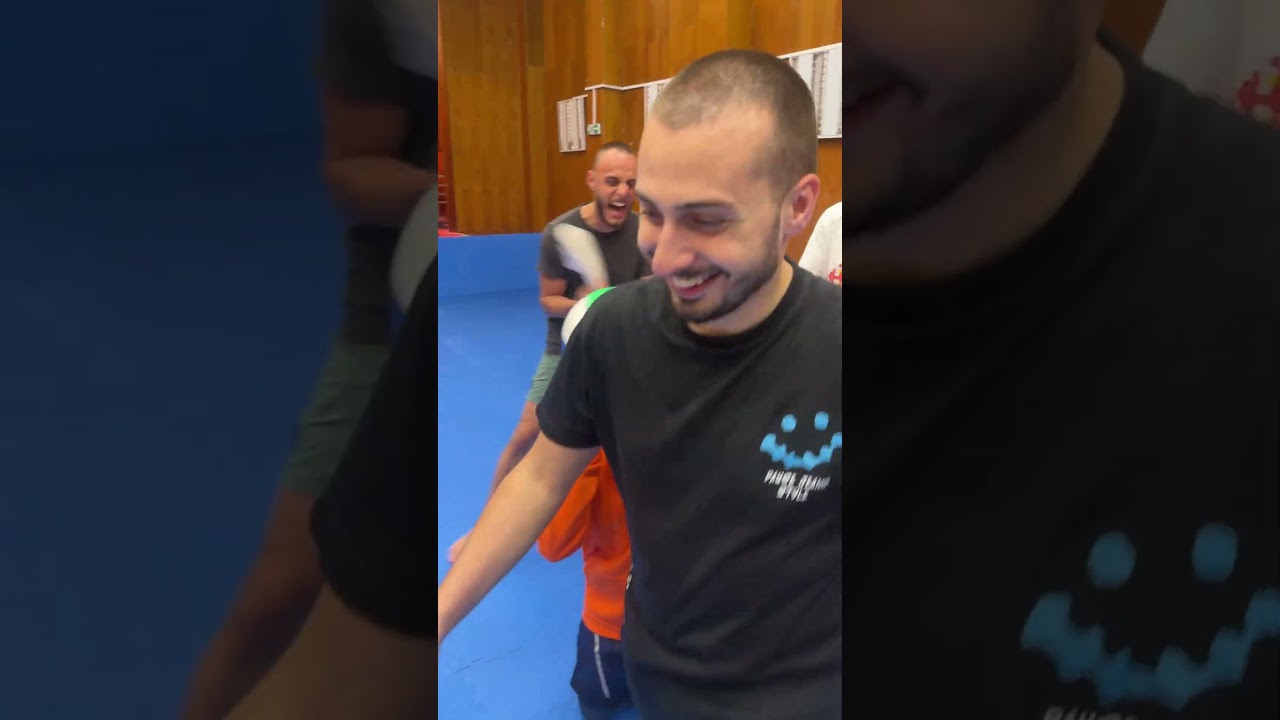 Познай кой удари човека с каската