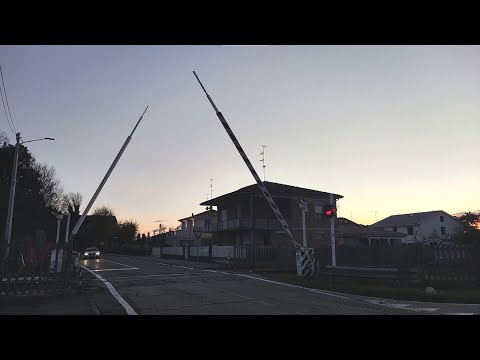 Railroad Crossing | Gualtieri (Reggio Emilia, Italy) | EmZe
