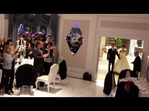 Ingresso Sposi Divertente  all' Americana - Plaza Vasto - Animatore Francesco Barattucci Showman