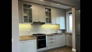 Неоклассическая угловая серо-коричневая кухня с подсветкой Проект 153 фото 3