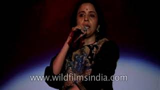 Ila Arun sings &#39;Choli Ke Peeche Kya Hai&#39; song from Hindi film Khalnayak