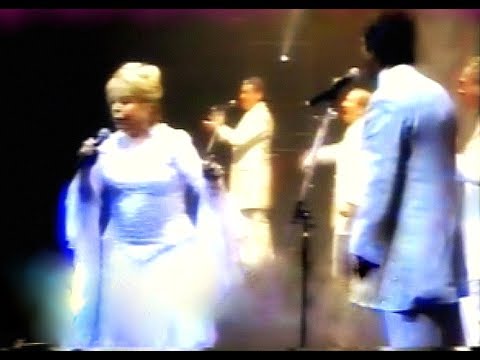 La Montana De Imittos - Estela Raval Con 5 Latinos
