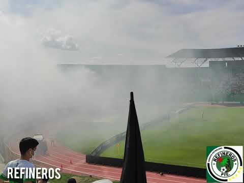 "Refinero presente - Oriente petrolero vs wilsterman" Barra: Los de Siempre &bull; Club: Oriente Petrolero