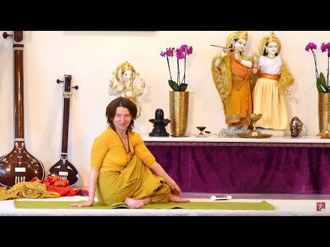 Yogastunde Mittelstufe "Chakrakonzentration" mit Vani Devi - Yoga Vidya Live,  24.03.2022, 09:15 Uhr