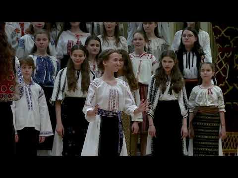 Corul Symbol - Papusa pe sarma