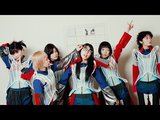 BiSH、4/20に発売を迎える2022年12ヶ月連続リリース第4弾「ごめんね」の初回生産限定盤〈BiSHイーツ仕様〉の開封動画を公開!明日4/11に各配信サイトで音源先行配信開始! 2 YouTubeサムネイル