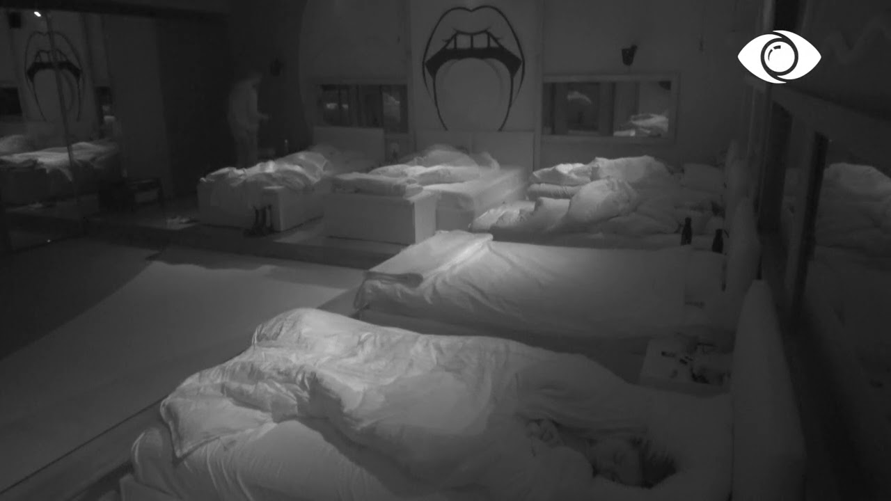 Luizi e puth, Kiara i kërkon ta lërë të flejë