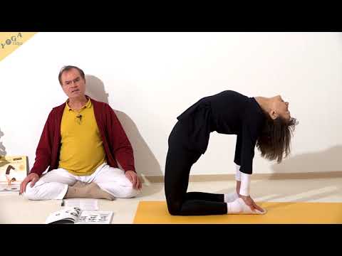 Kamel mit Händen auf den Fußsohlen - Yoga Asana Lexikon