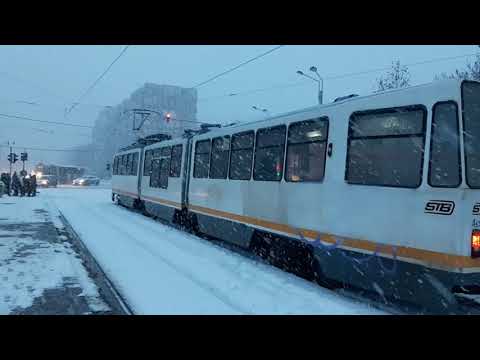 Tramvaiele V3A-93-PPC 206 (linia 23) si V3A-93 066 (linia 19) in statia Bd. Nicolae Grigorescu