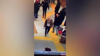 Il video del presunto killer del capotreno ripreso dalle telecamere della stazione di Bologna
