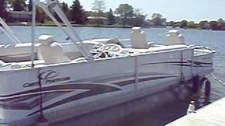 preview picture of video '2007 Crest Pontoon startup'