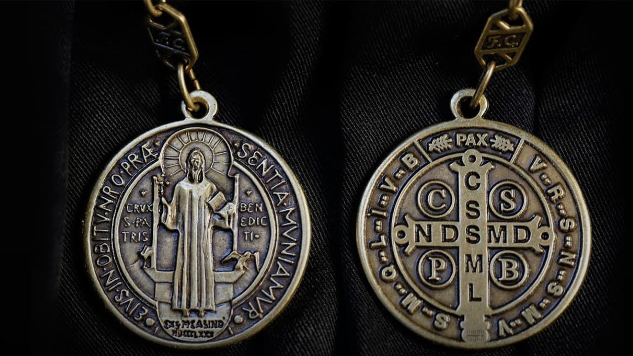 7 coisas que você DEVE saber sobre a Medalha e Cruz de São Bento em detalhes.