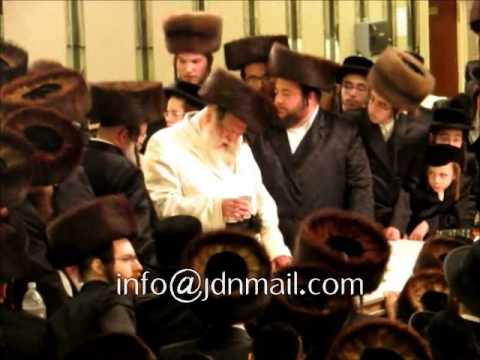 Toldos Avrohom Yitzchok RebbeMaking Havdalah In Williamsburg - Kislev 5773.