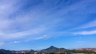 Nubes altas de oeste a este