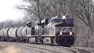 preview picture of video 'Two Norfolk Southern Units Idling in Canadian Pacific Ottumwa Yard'