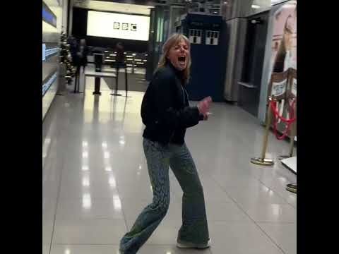 Louise Lear dancing in slow motion