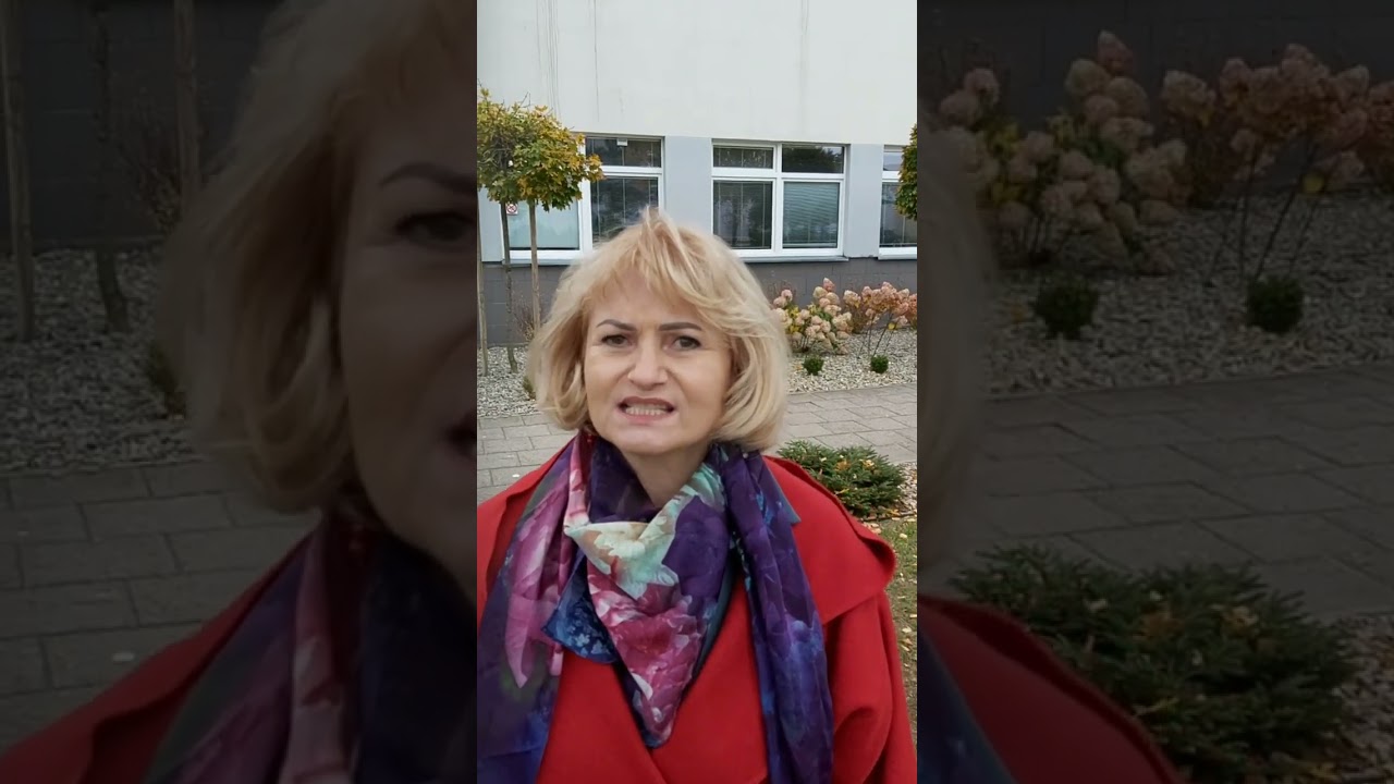 Mokytoja Astra sveikina spalio 22 d. mitingo Vilniuje Katedros aikštėje dalyvius